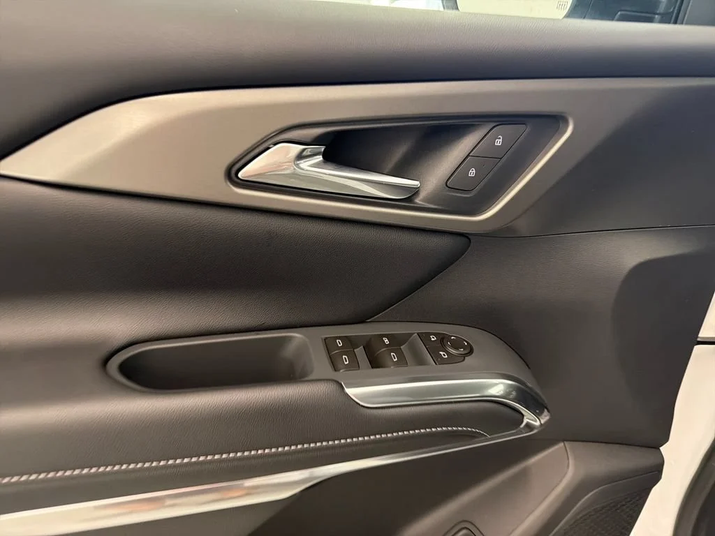 New 2027 Summit White Chevrolet LT image 12
