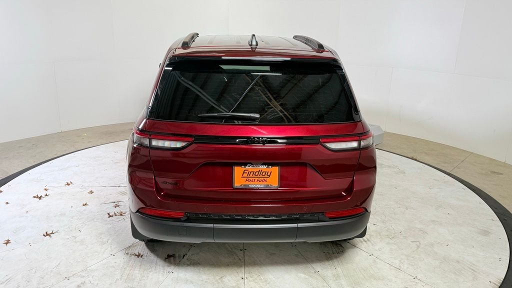New 2025 Velvet Red Pearl-Coat Exterior Paint Jeep Altitude X image 7