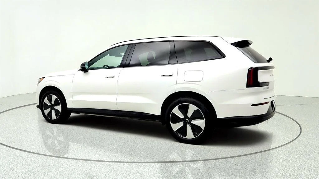 Used 2025 Crystal White Metallic Volvo Twin Motor Plus 6-Seater image 7