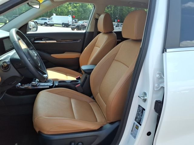 Used 2024 Snow White Pearl Kia EX image 12