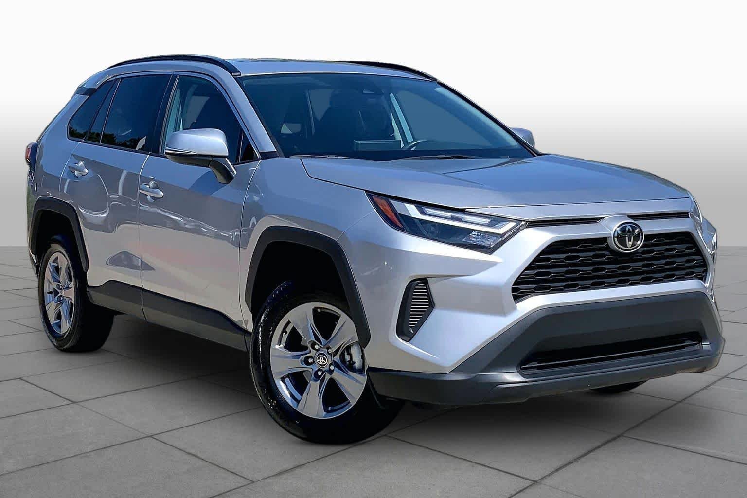 Used 2025 Silver Sky Metallic Toyota XLE image 3