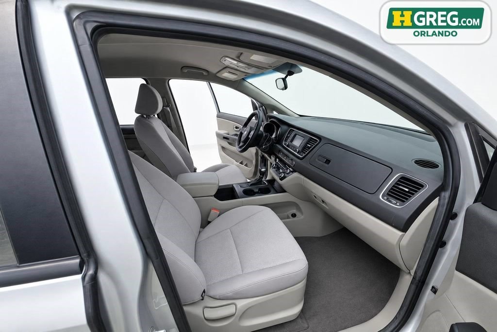 Used 2018 Silky Silver Kia L image 8