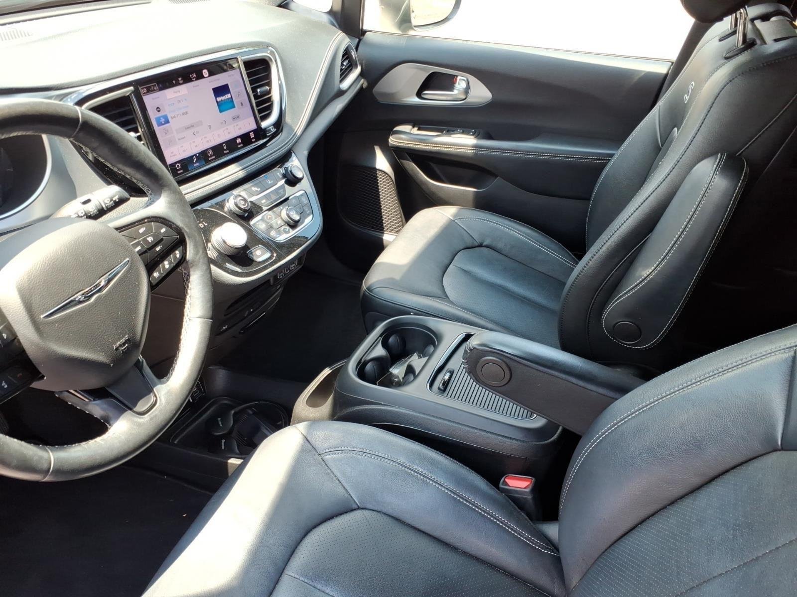 Used 2021 Ceramic Gray Clearcoat Chrysler Touring L image 22