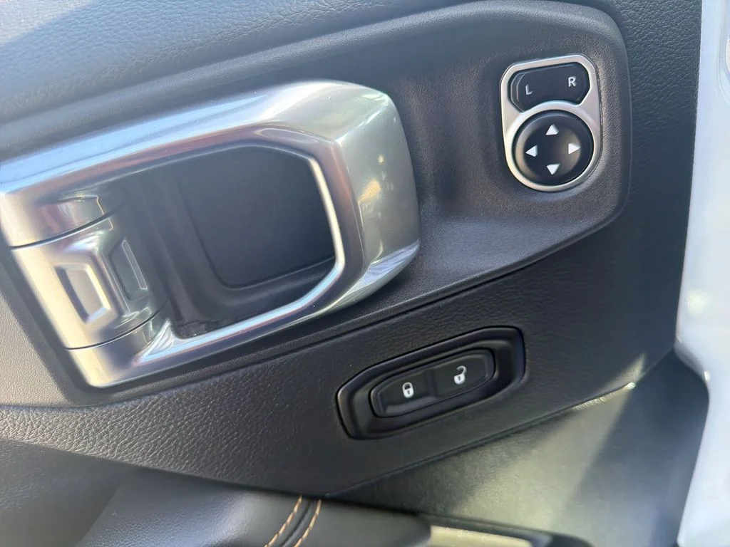 Used 2025 White Jeep Sahara 4xe image 15