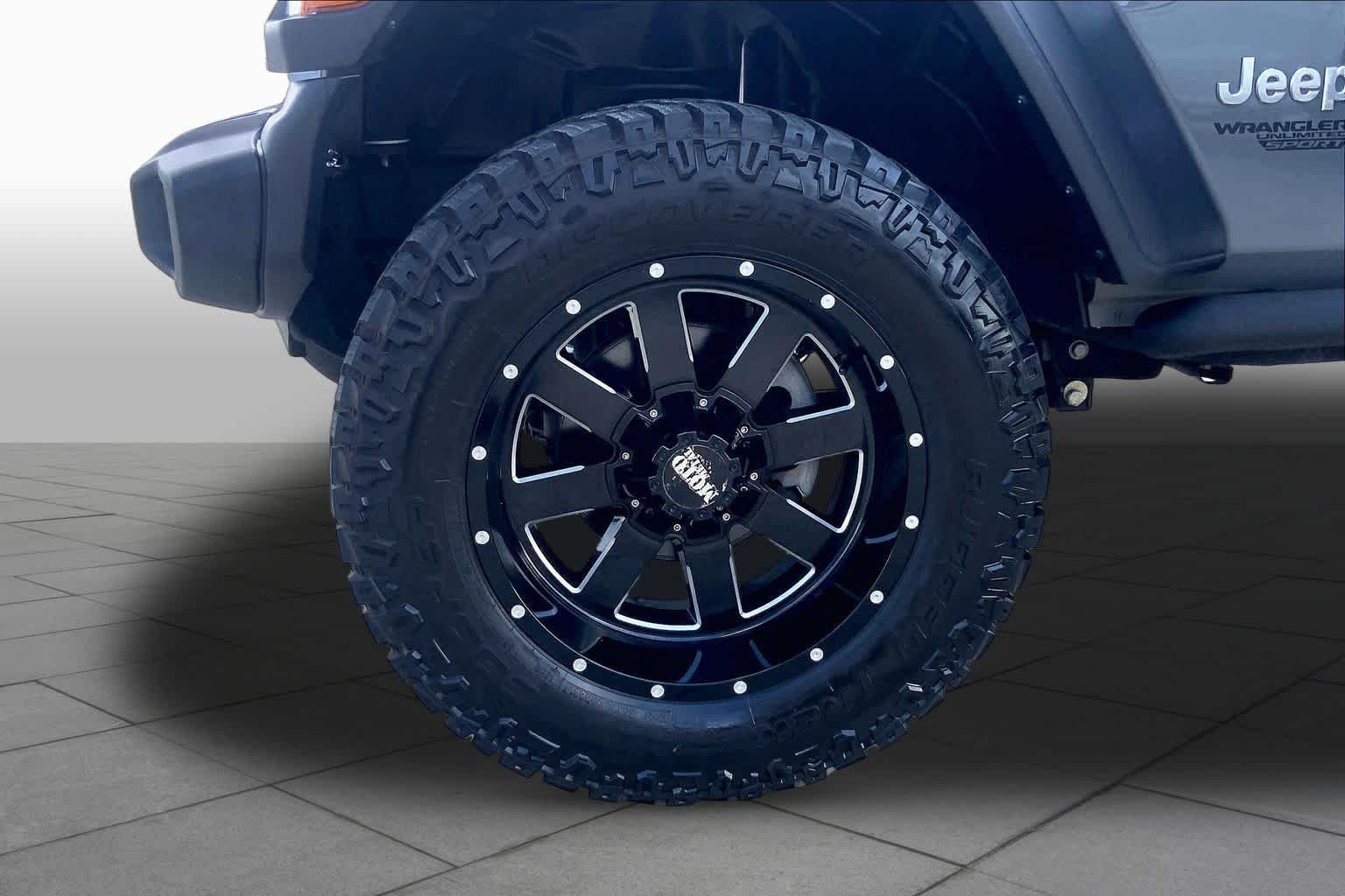 Used 2018 Sting-Gray Clearcoat Jeep Sport S image 9