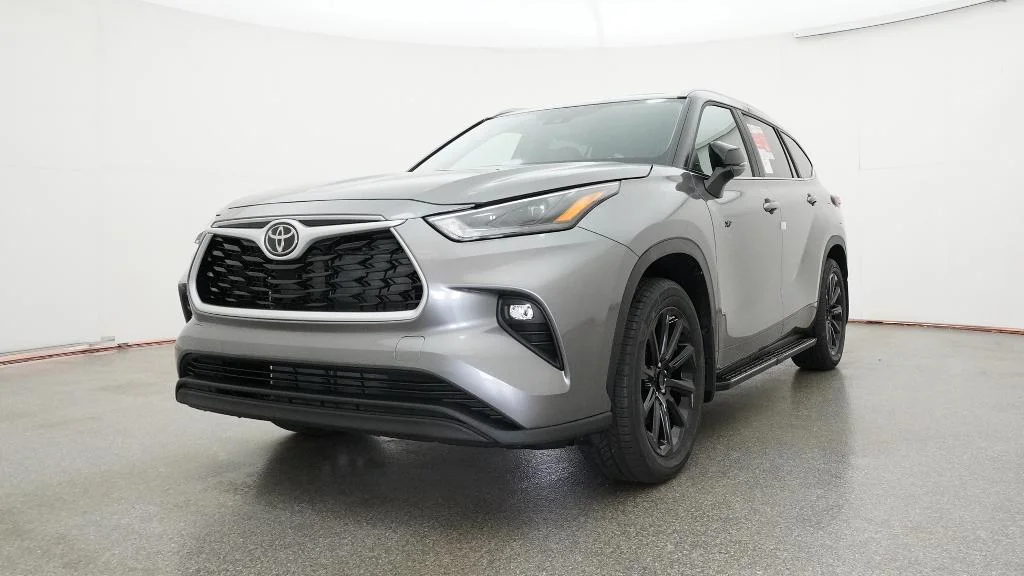 New 2026 Heavy Metal Toyota XLE image 19