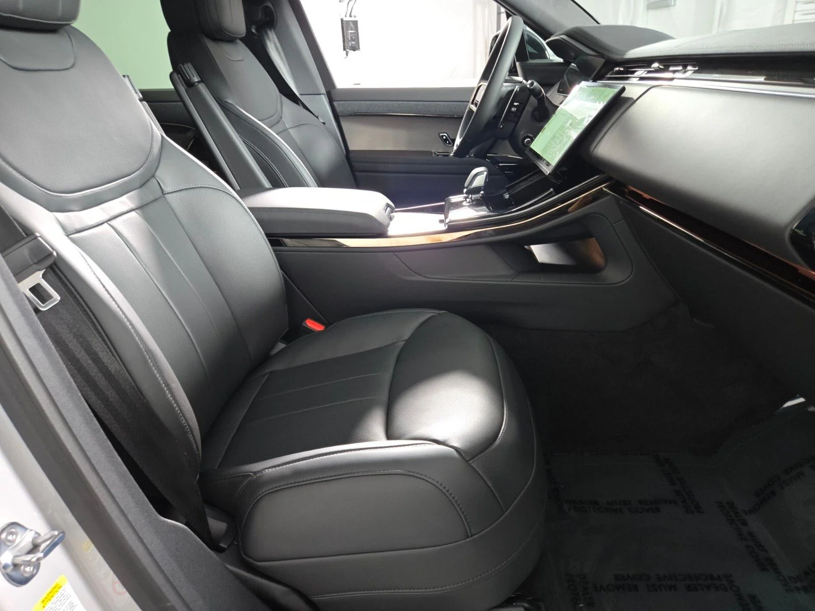 New 2026 Borasco Grey Land Rover Dynamic SE image 3