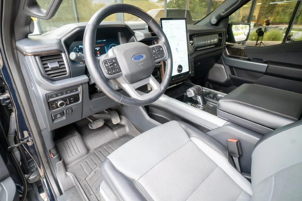 Used 2023 Blue Ford Lariat image 9