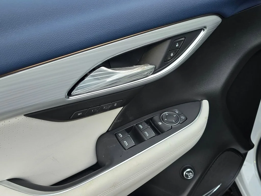 New 2026 Iridescent White Tricoat Buick Avenir image 14