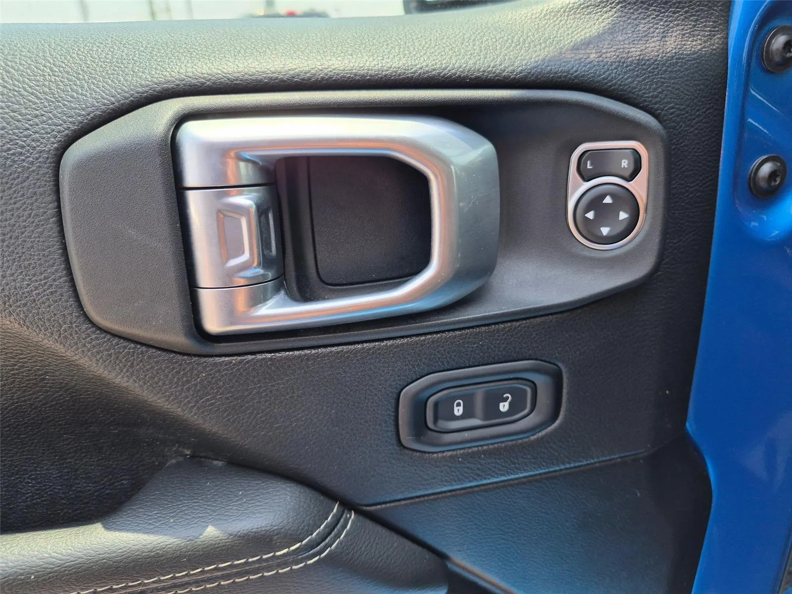Used 2021 Hydro Blue Pearlcoat Jeep Unlimited Rubicon image 12