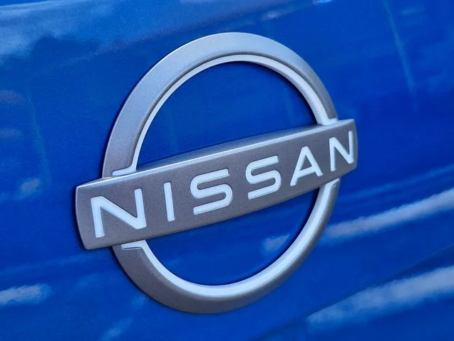 Used 2025 Blue Nissan SV image 17