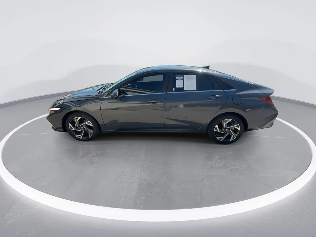 Used 2024 Gray Hyundai SEL image 5