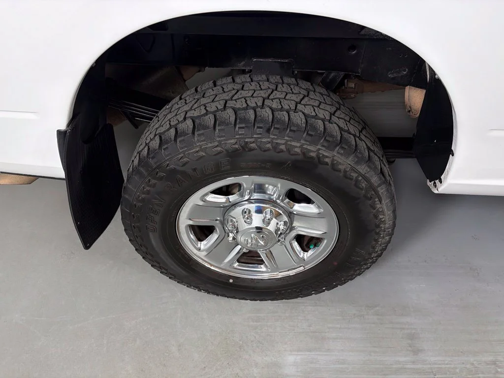 Used 2016 White Ram SLT image 11