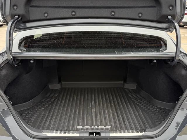 Used 2025  Toyota XLE image 26