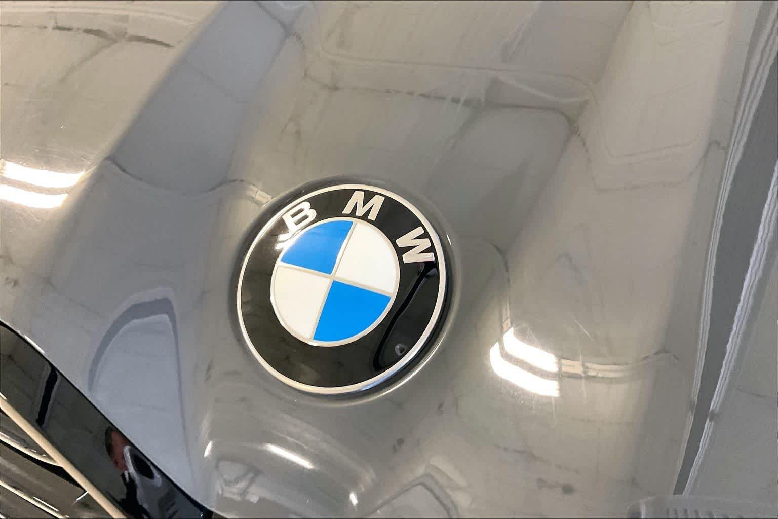 Certified Used 2025 Grigio Telesto Pearl Metallic BMW Label Red image 30