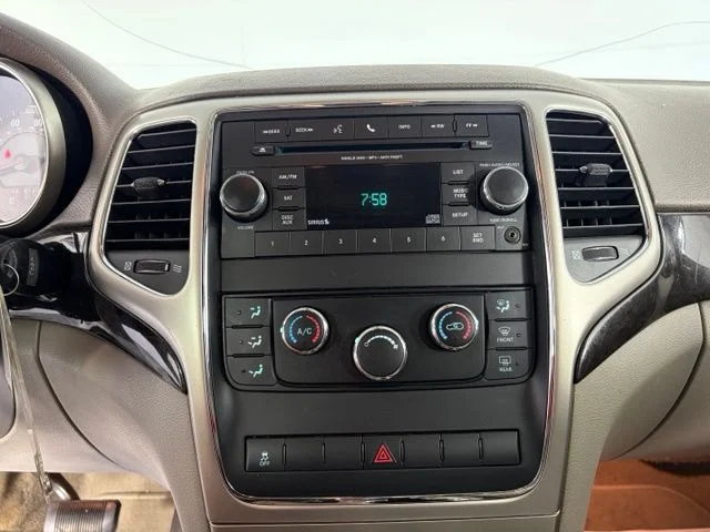 Used 2013 Black Jeep Laredo image 20