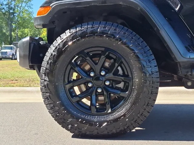 Used 2023 Black Jeep Sport S image 19