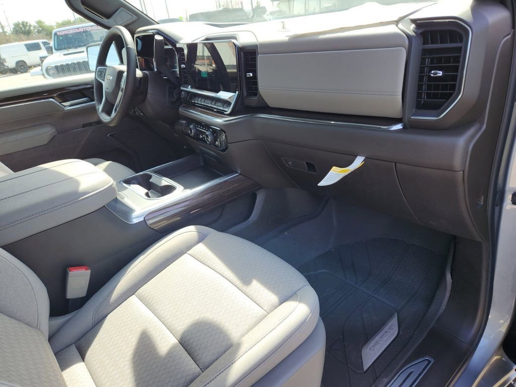 2025 Chevrolet Silverado 3500 HD LT - Photo 13