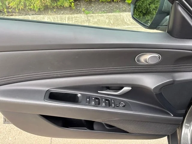 Used 2025 Amazon Gray Hyundai SEL Convenience image 15