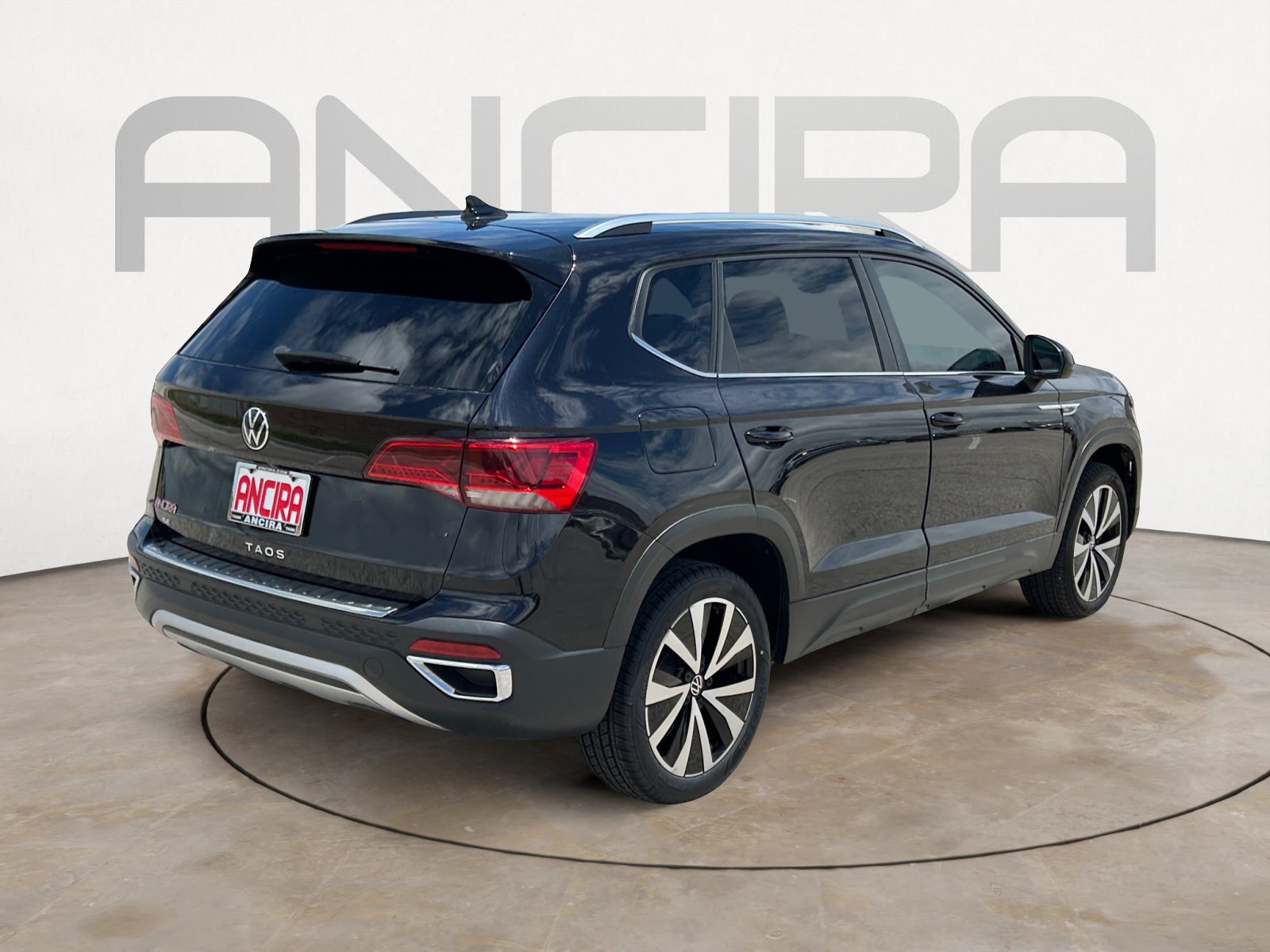 Used 2023 Deep Black Volkswagen SE image 10