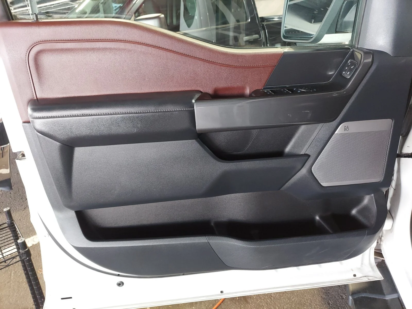 Used 2022 White Metallic Ford LARIAT image 29