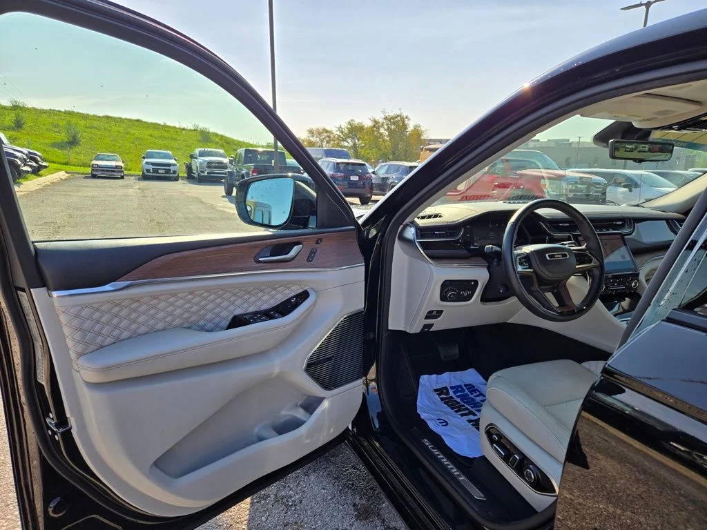 Certified Used 2022 Black Jeep Summit 4xe image 13