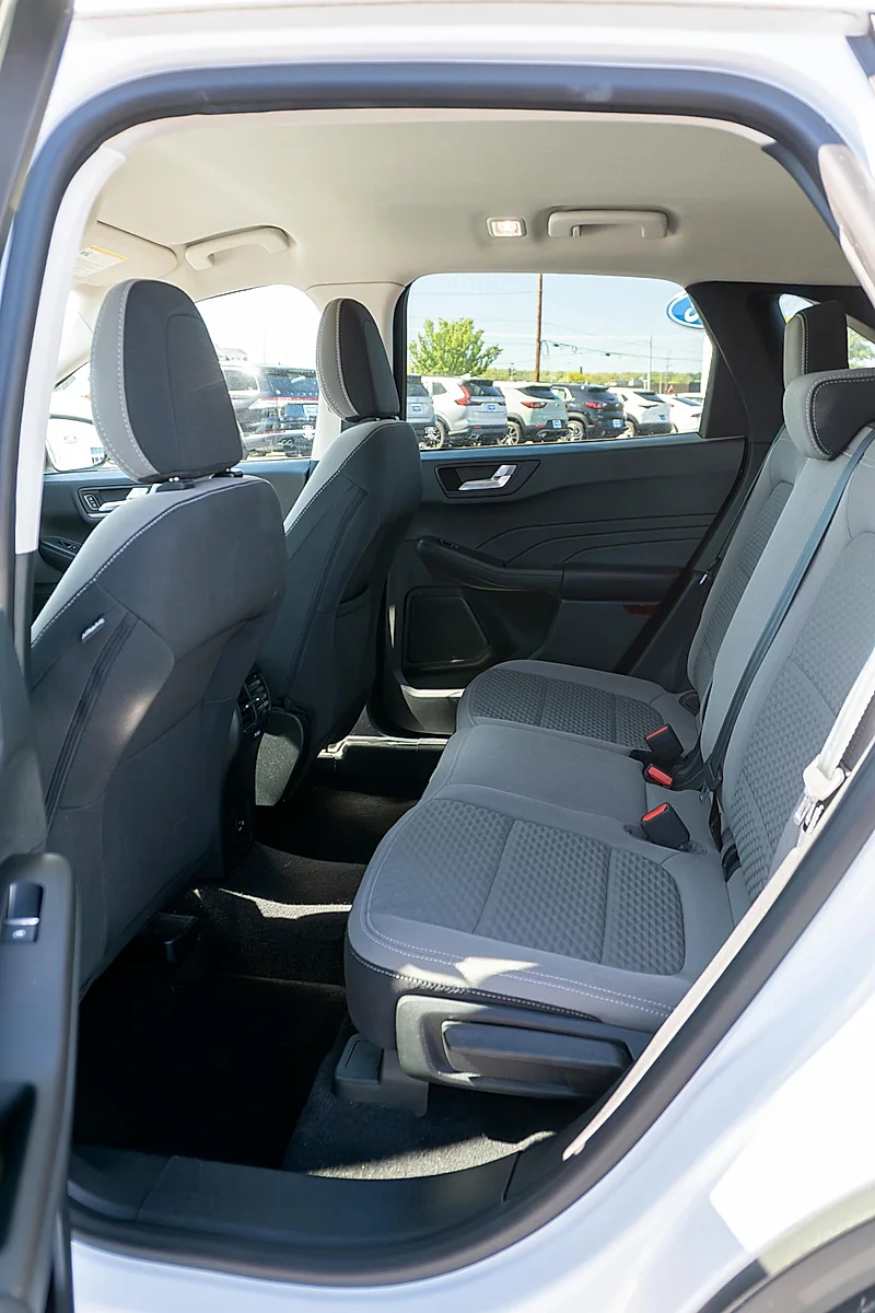 Used 2021 Oxford White Ford SE image 11