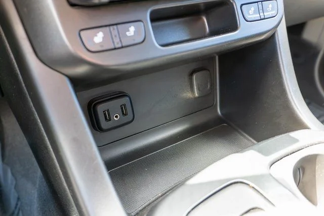 Used 2022 Summit White GMC AT4 w/Leather image 26