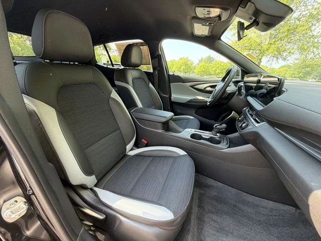 Used 2024 Black Buick Preferred image 27