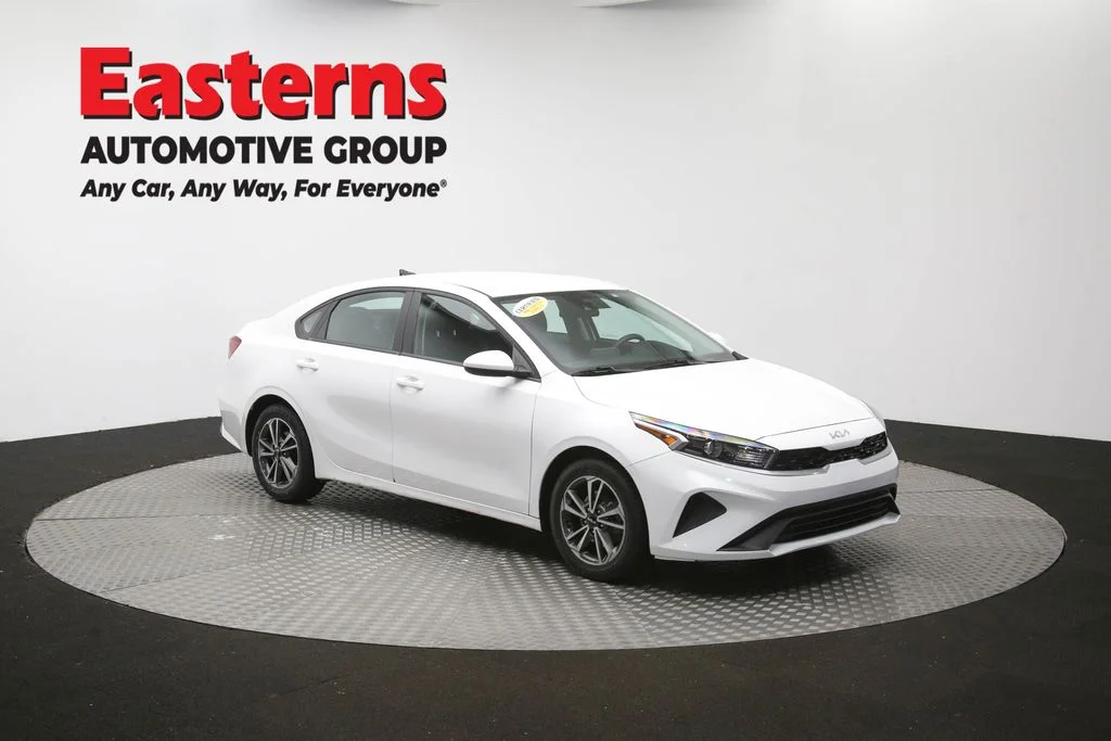 Used 2023 White Kia LXS image 48