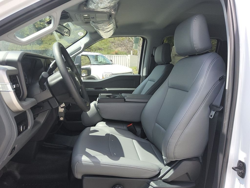 New 2026 Oxford White Ford XL image 7