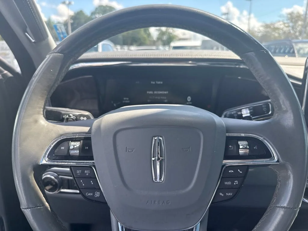 Used 2019 Blue Lincoln Select image 10