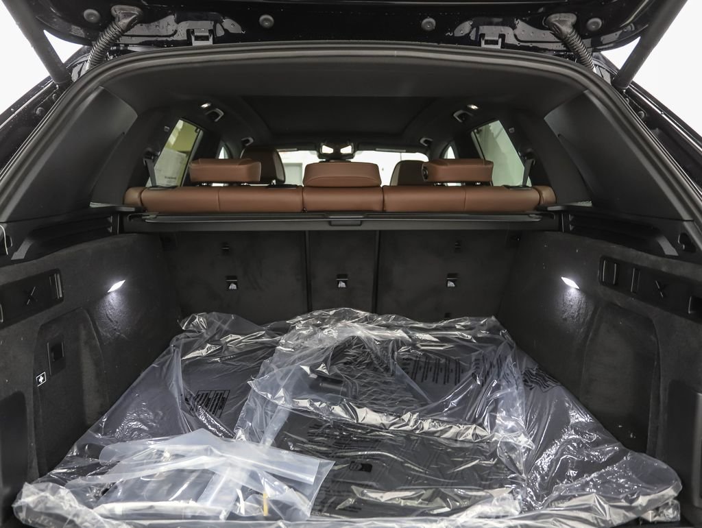 New 2026 Carbon Black Metallic BMW xDrive40i image 24