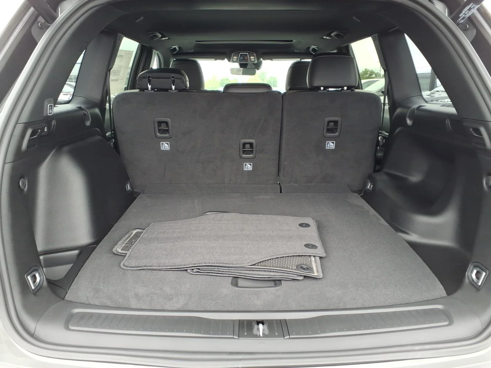 New 2027 Sting-Gray Clearcoat Jeep Laredo Altitude image 18