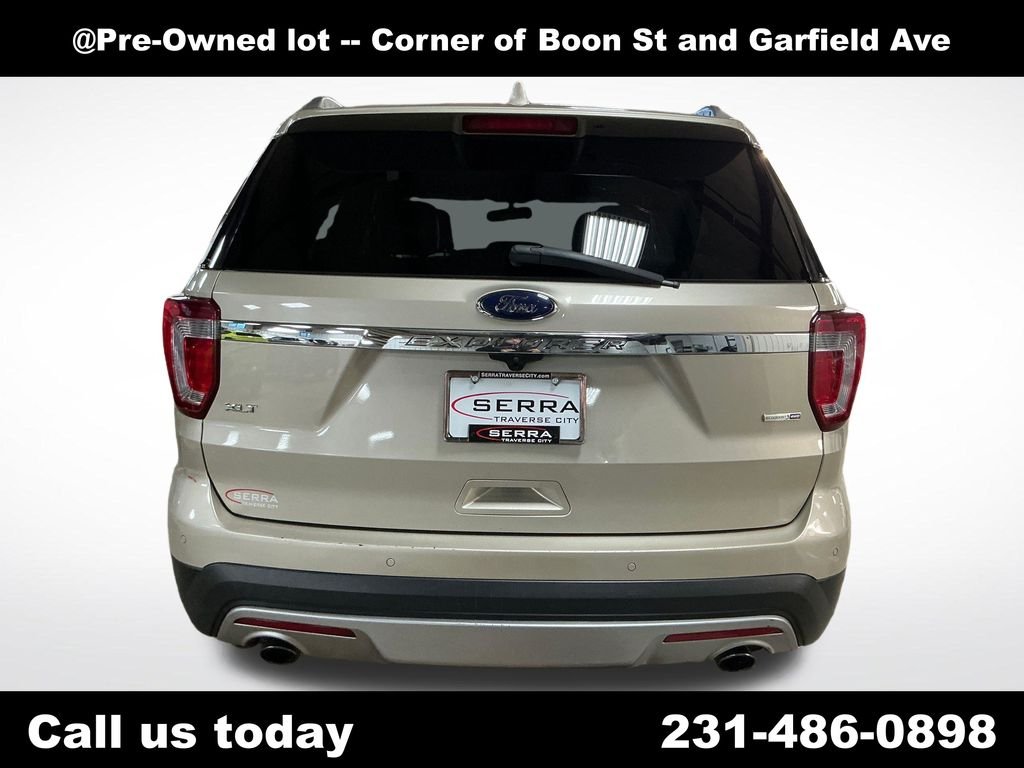Used 2017 Gold Ford XLT image 4
