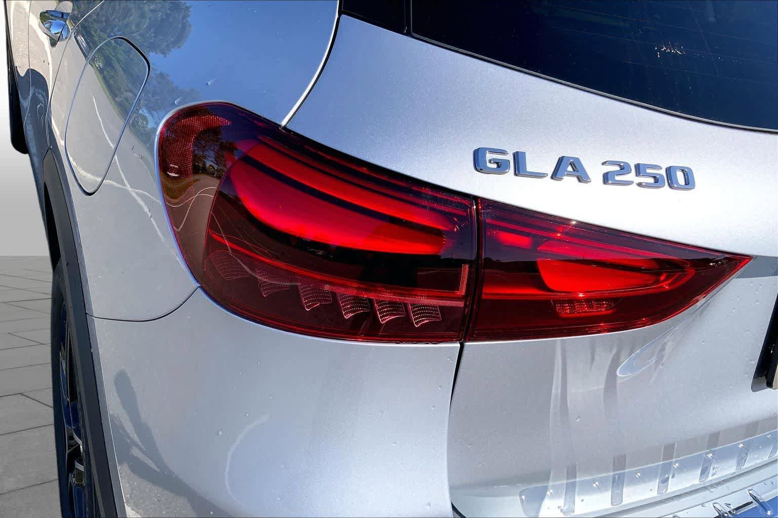 New 2026 Cirrus Silver Metallic Mercedes-Benz GLA 250 image 18