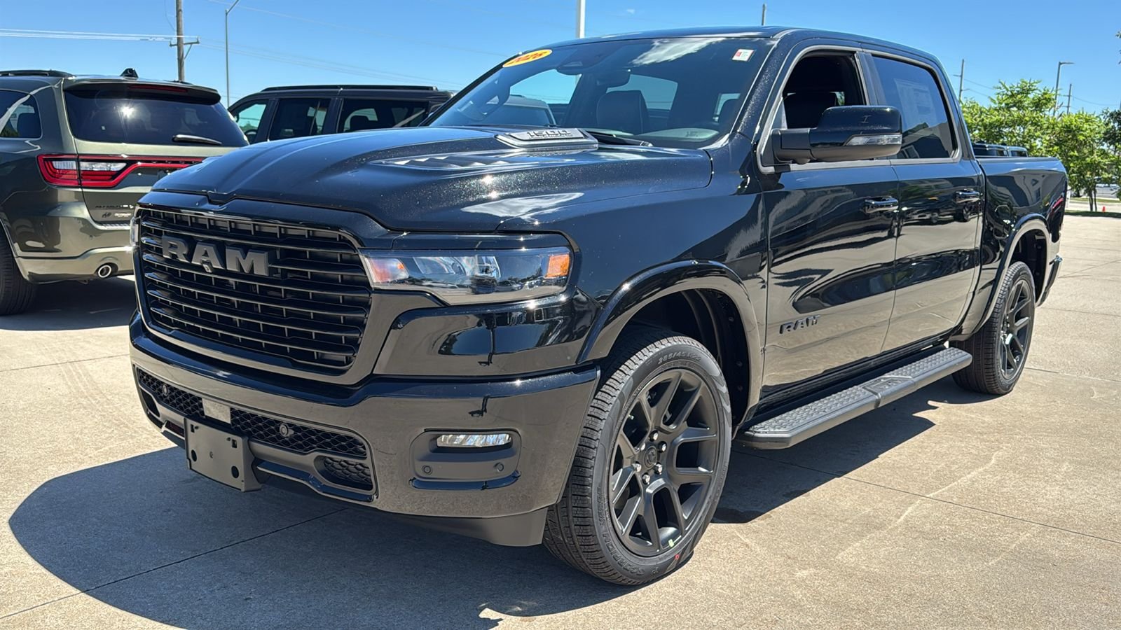 New 2026 Diamond Black Crystal Pearl-Coat Exterior Paint RAM Laramie image 5