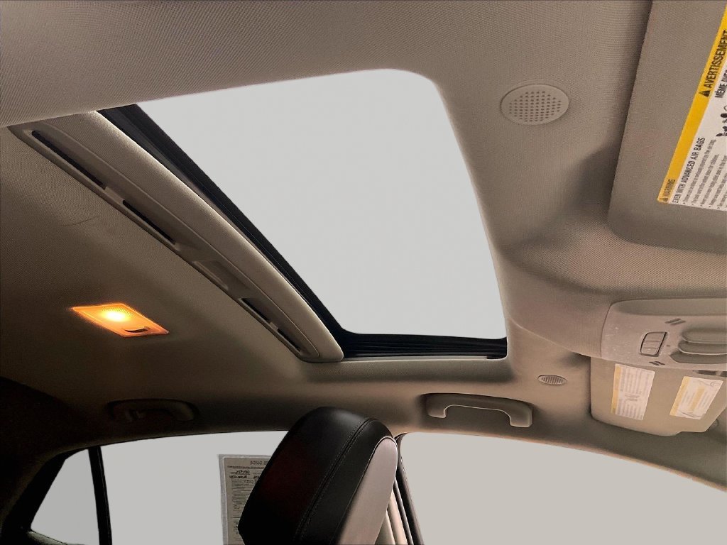 Used 2017 White Buick Essence image 22
