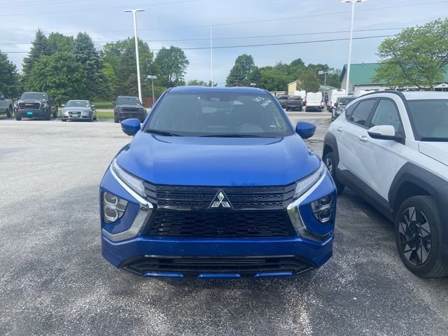 Used 2024 Silver Mitsubishi SE image 2