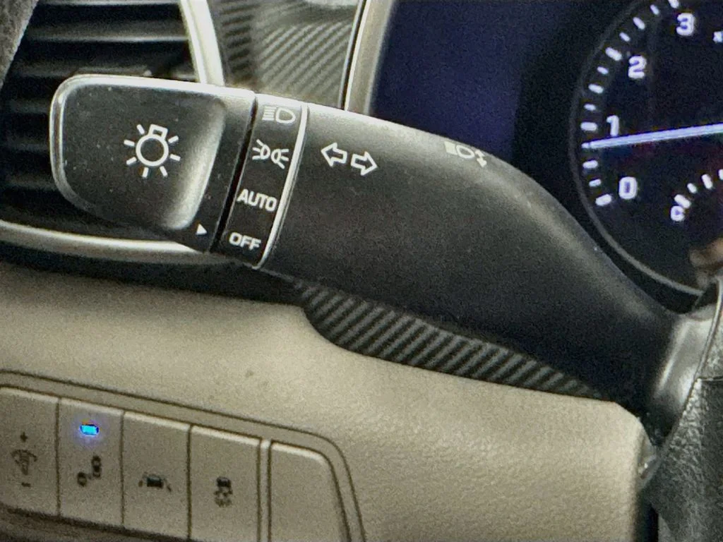 Used 2019 White Hyundai Value image 12