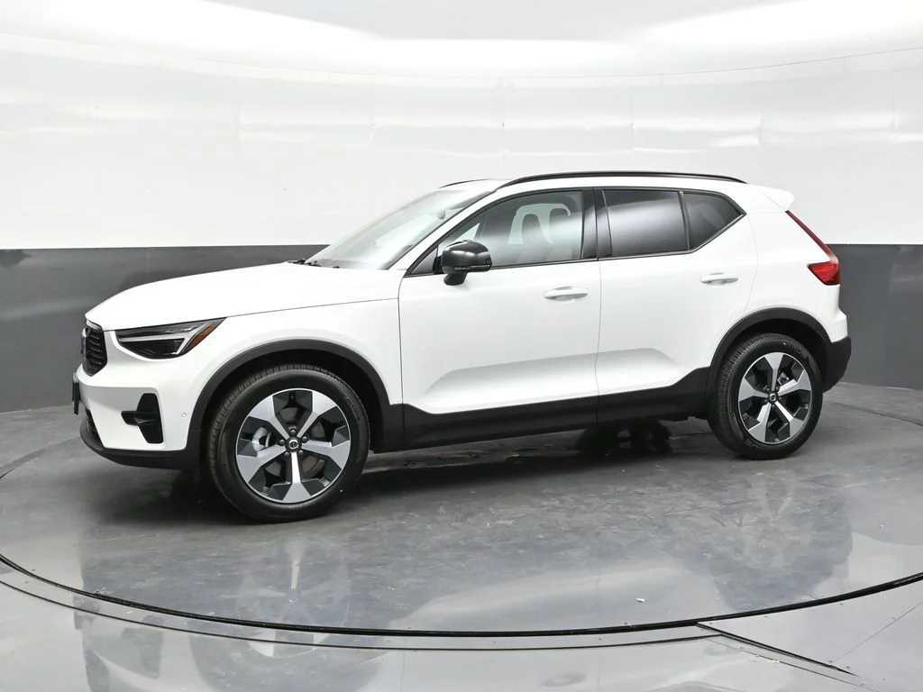 New 2026 Crystal White Volvo Plus image 3