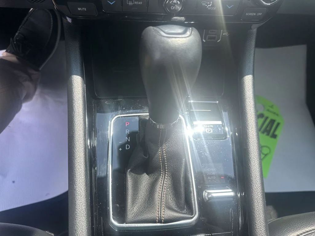 Used 2022 Silver Jeep Limited image 27