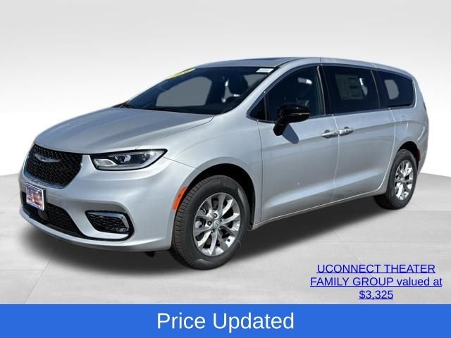 2026 Chrysler Pacifica Limited AWD's photo
