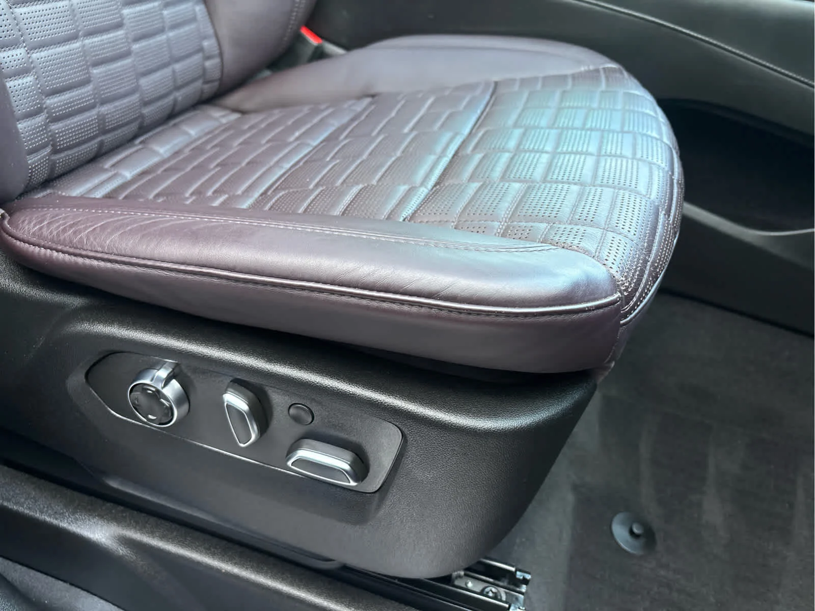 Used 2022 Infrared Tintcoat Cadillac Premium Luxury Platinum image 12