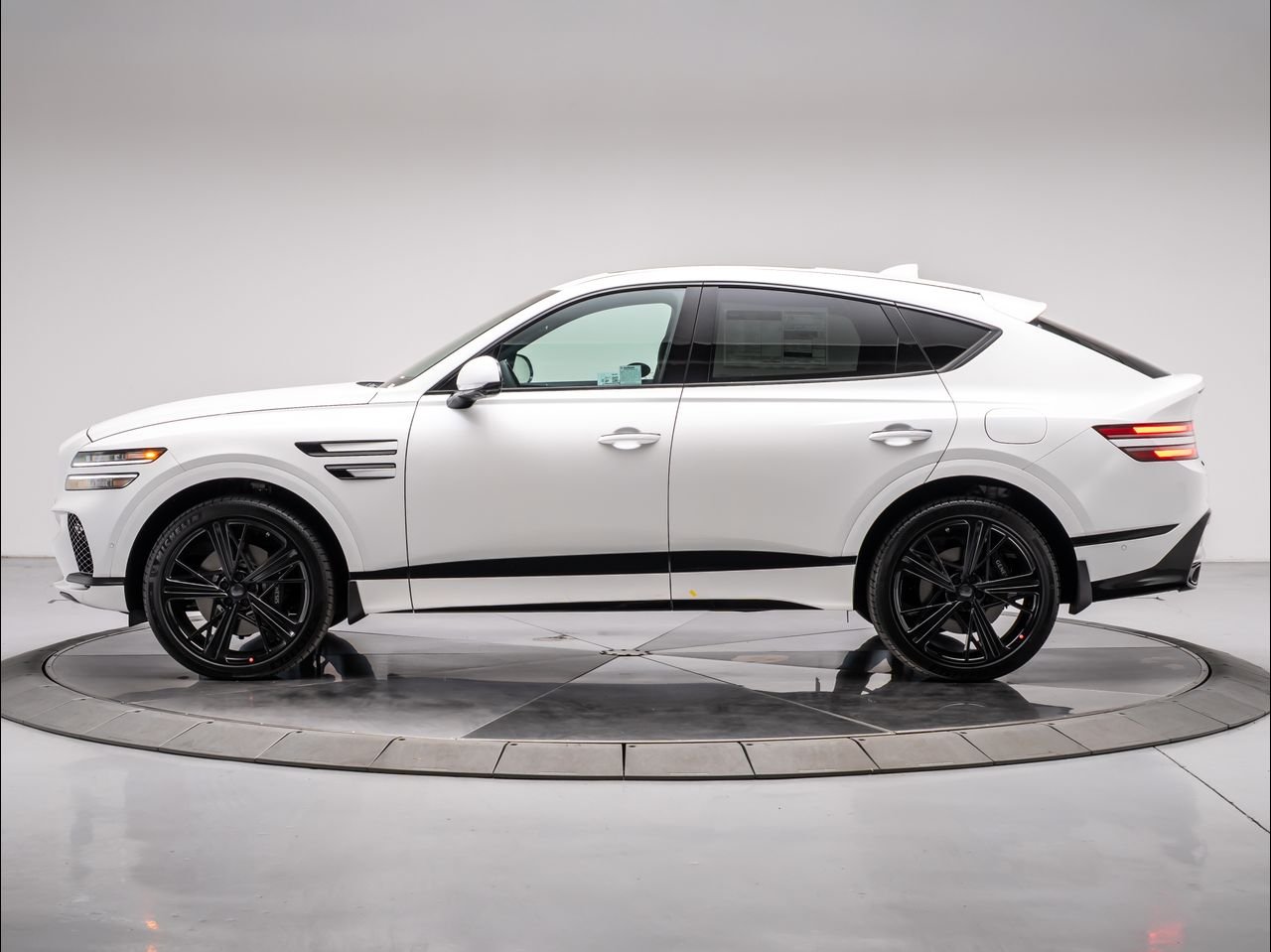 New 2026 Uyuni White Genesis 3.5T E-SC MHEV PRESTIGE BLACK image 2