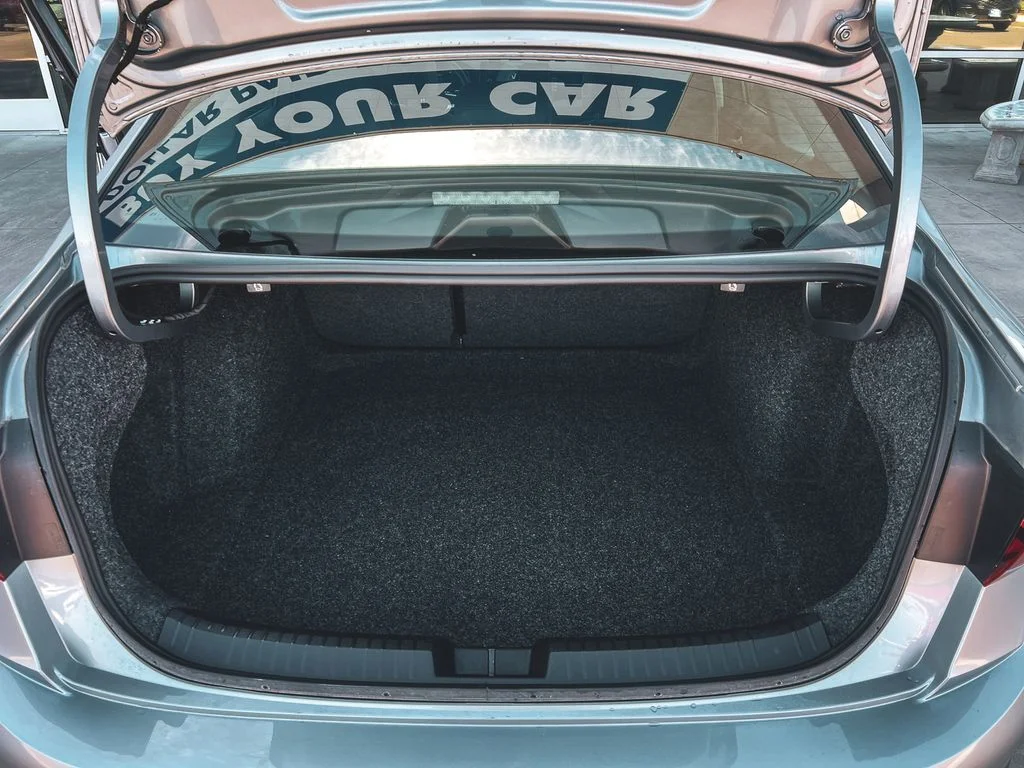 2025 Volkswagen Jetta SE - Photo 23