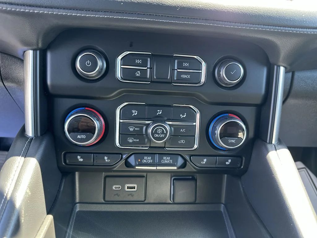 Used 2021 Red Chevrolet Z71 image 24