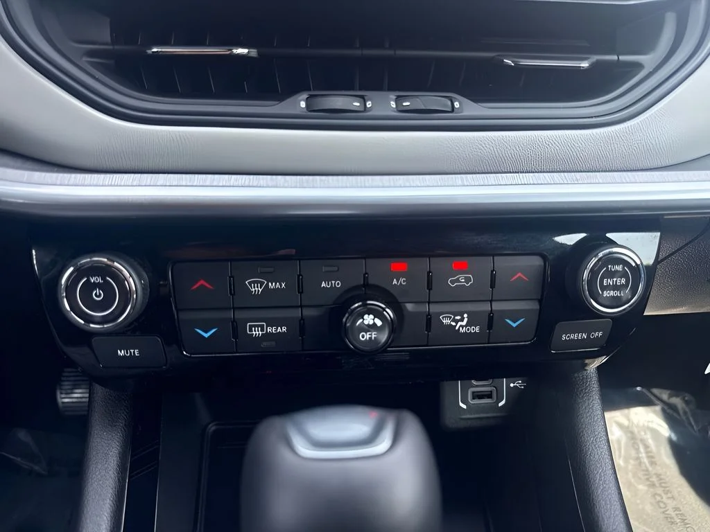Used 2025 White Jeep Limited image 18