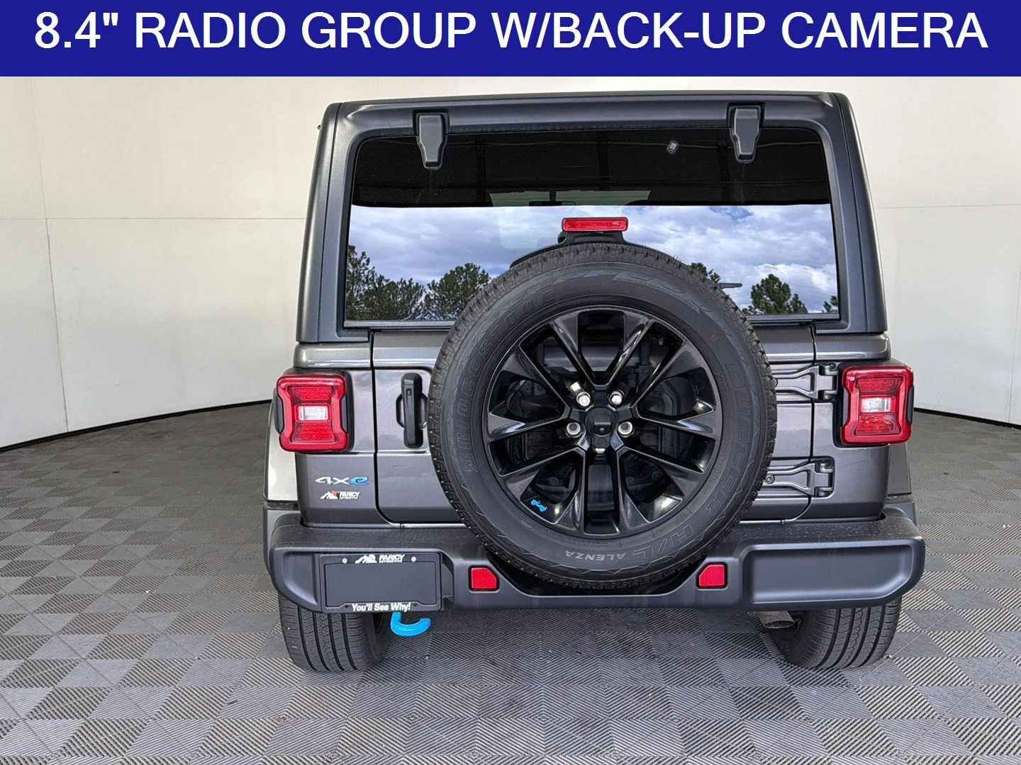 Used 2022 Granite Crystal Metallic Clearcoat Jeep Unlimited Sahara image 6