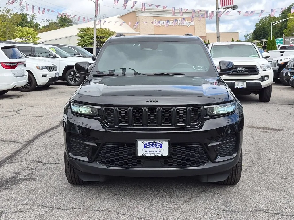 Used 2025 Black Jeep Altitude X image 2